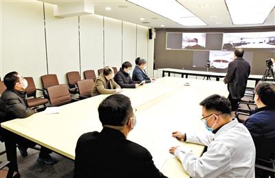 蘭大校長嚴(yán)純?nèi)A等視頻連線蘭大一院、二院支援湖北醫(yī)療隊(duì)員