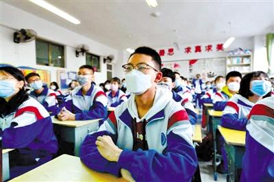 甘肅省初三和高一、高二年級(jí)學(xué)生昨日開學(xué) 青春校園又聞瑯瑯讀書聲