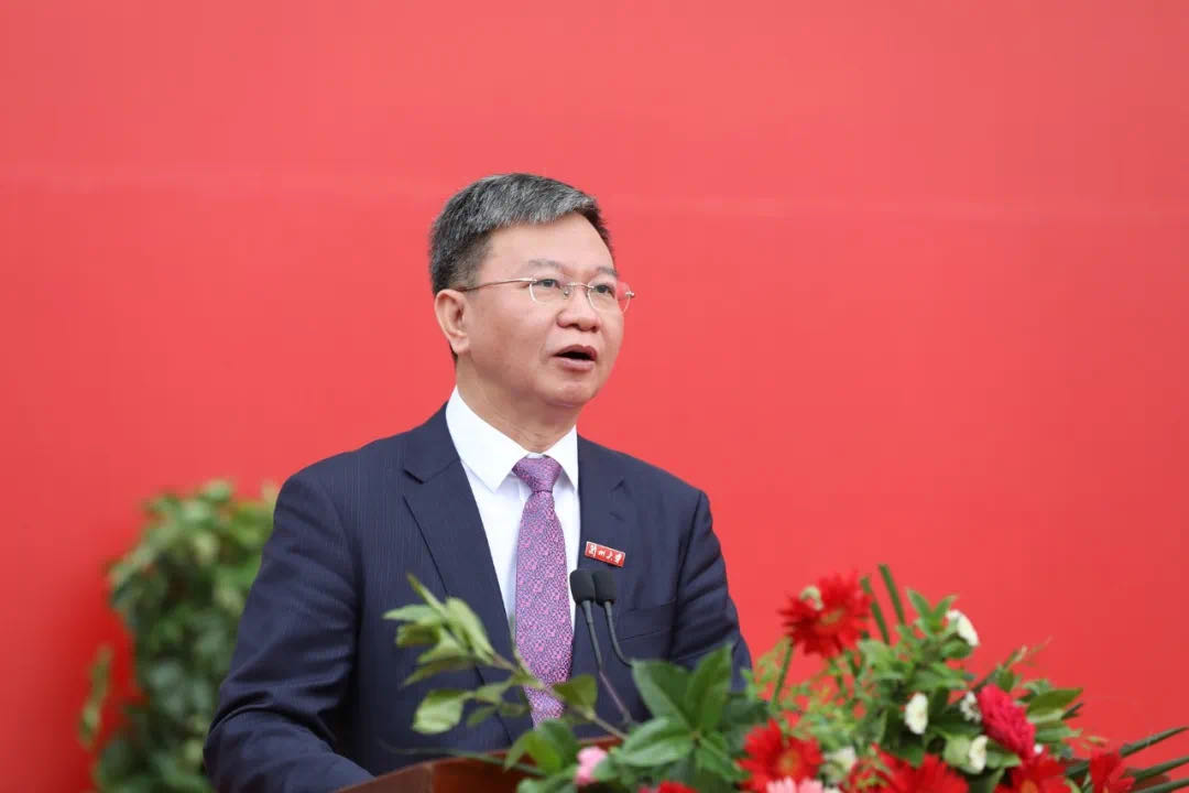 蘭州大學(xué)校長(zhǎng)嚴(yán)純?nèi)A寄語(yǔ)2020屆本科畢業(yè)生：做敢擔(dān)當(dāng)、能擔(dān)當(dāng)、有擔(dān)當(dāng)?shù)娜?>
        </a><em>蘭州大學(xué)校長(zhǎng)嚴(yán)純?nèi)A寄語(yǔ)2020屆本科畢業(yè)生：做敢擔(dān)當(dāng)、能擔(dān)當(dāng)、有擔(dān)當(dāng)?shù)娜?/em></li>
    <li><a  target=