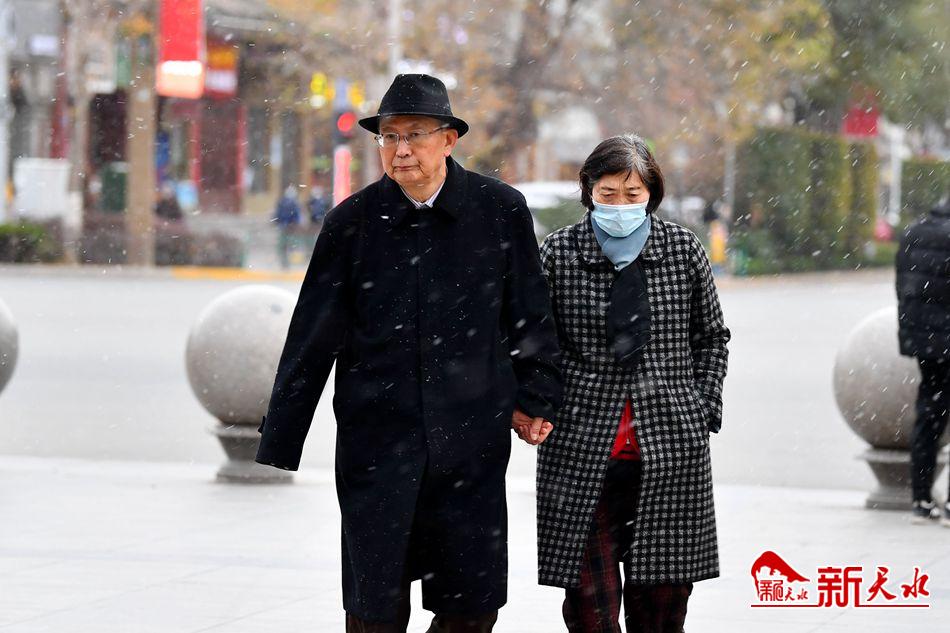初雪來了！一起在天水街頭，共赴“白頭”！