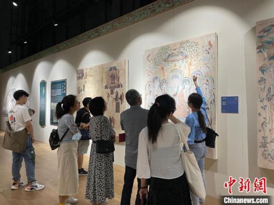 圖為展覽現(xiàn)場?！〗瓧顭?攝
