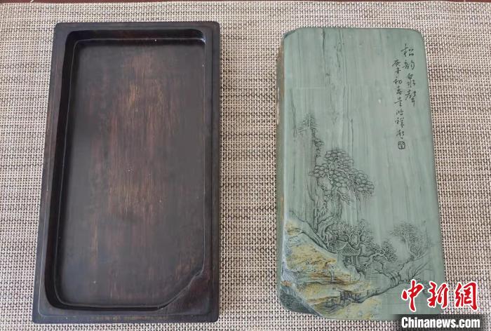 圖為盧保勝為提升洮硯文化內(nèi)涵，制作“一硯一銘、一盒一拓”成品展示?！堟?攝