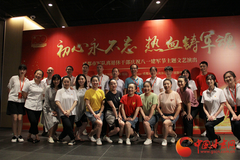 【蘭大新聞學(xué)子重走西北角】不變的軍旅情，不滅的舞臺(tái)夢(mèng)——記原成都軍區(qū)政治部戰(zhàn)旗文工團(tuán)國家一級(jí)演員楊思遠(yuǎn)