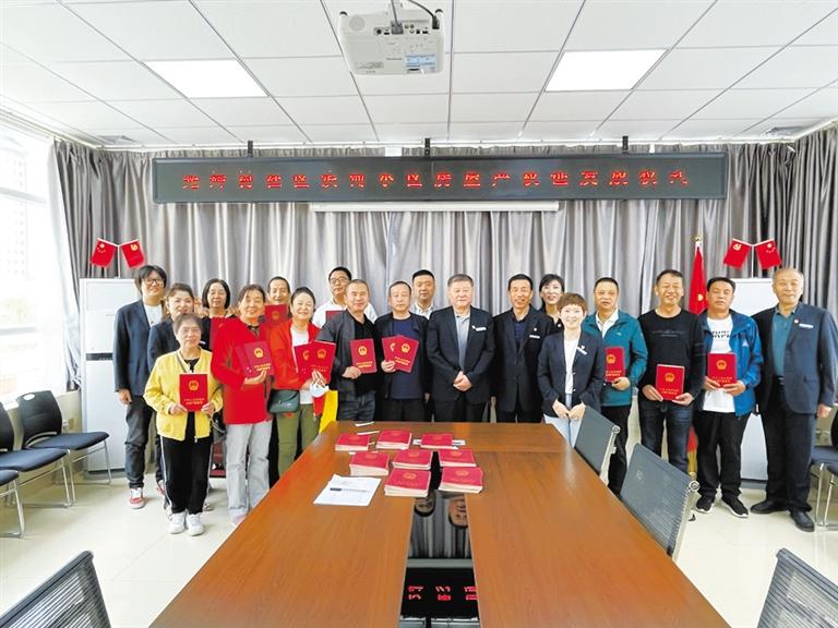 蘭州廣武門街道光輝村社區(qū) 91戶居民終于拿到了房產(chǎn)證！