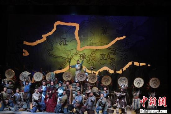 作為隴劇“梅花”，雷通霞在《大禹治水》中甘當(dāng)“綠葉”，該劇推出后，反響十分熱烈。(資料圖) 楊艷敏 攝