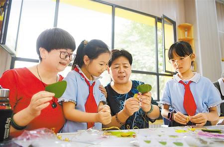 蘭州新區(qū)推進“雙減”政策落地非寄宿制中小學不得在校內(nèi)設置食品小賣部、超市