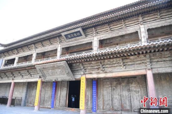 圖為張掖大佛寺建筑外圍?！钇G敏 攝
