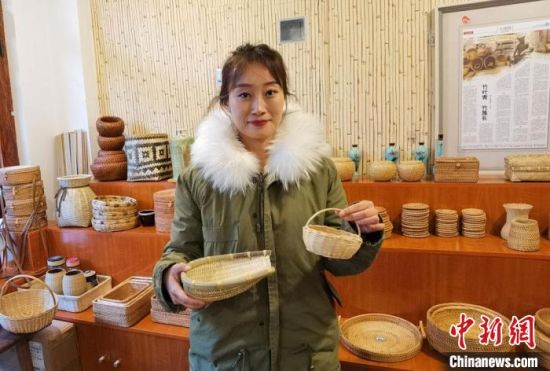 40多種精小玲瓏、純手工制作的新型盛食容器、居家工藝品等，每一件都令人愛不釋手?！●T志軍 攝