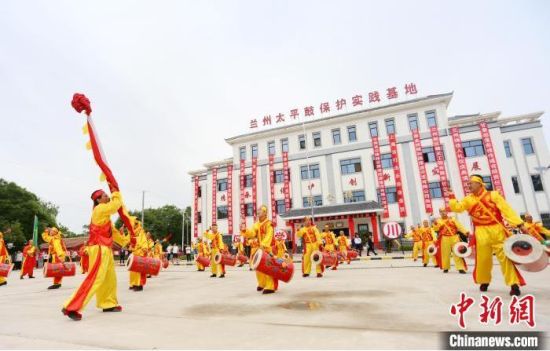 2021年6月30日，蘭州太平鼓教育保護(hù)實(shí)踐基地啟動(dòng)儀式在蘭州新區(qū)舉行。(資料圖) 高展 攝