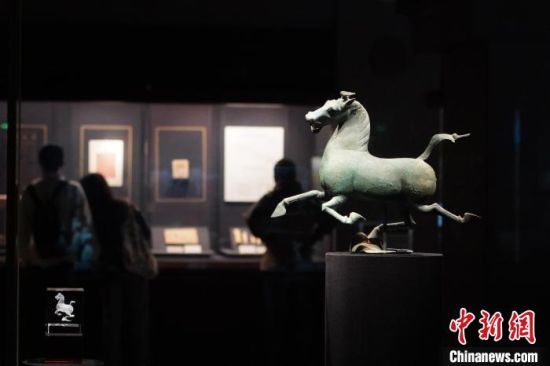 甘肅省博物館展出的“銅奔馬”。