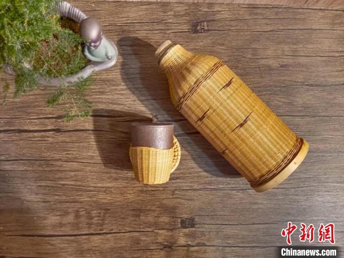 圖為竹編暖壺套。(資料圖) 甘肅省非遺保護中心供圖