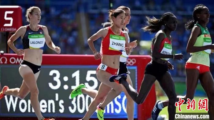 2016年8月，中國選手張新艷參加里約奧運(yùn)會田徑女子3000米障礙賽預(yù)賽。(資料圖) 受訪者供圖