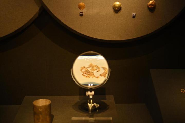 張家川縣馬家塬車輿博物館展陳的馬家塬遺址出土的金飾。李亞龍 攝　