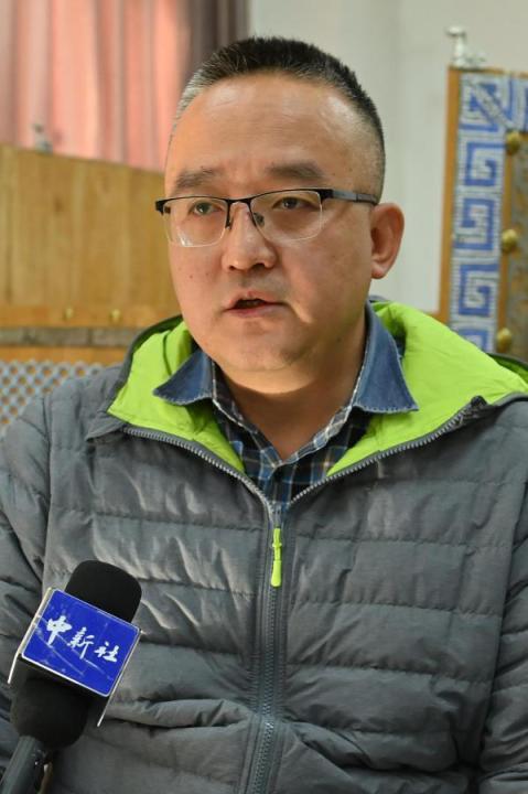 謝焱，甘肅省文物考古研究所副研究館員、考古研究二部主任、田野考古項目負責人。主持參與了張家川馬家塬戰(zhàn)國西戎墓地、臨潭磨溝齊家文化墓地等20多項考古調(diào)查、發(fā)掘工作，曾獲得中國國家文物局田野考古二、三等獎，“十二五”文物保護科學和技術創(chuàng)新二等獎等榮譽。