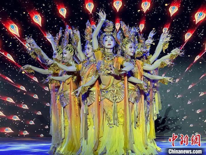 圖為甘肅演藝集團(tuán)歌舞劇院表演的舞蹈《金光千佛》。(資料圖)戴文昌 攝