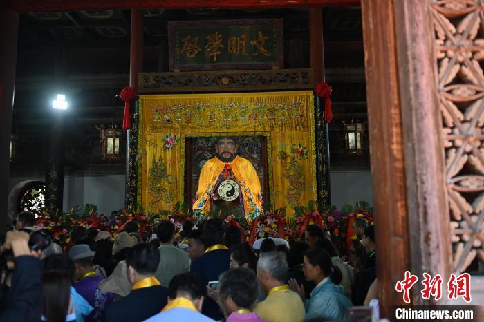 6月21日，2024(甲辰)年公祭中華人文始祖伏羲大典在甘肅天水舉行，來(lái)自海峽兩岸及港澳地區(qū)約500人現(xiàn)場(chǎng)共祭中華人文始祖伏羲。中新社記者 李亞龍 攝