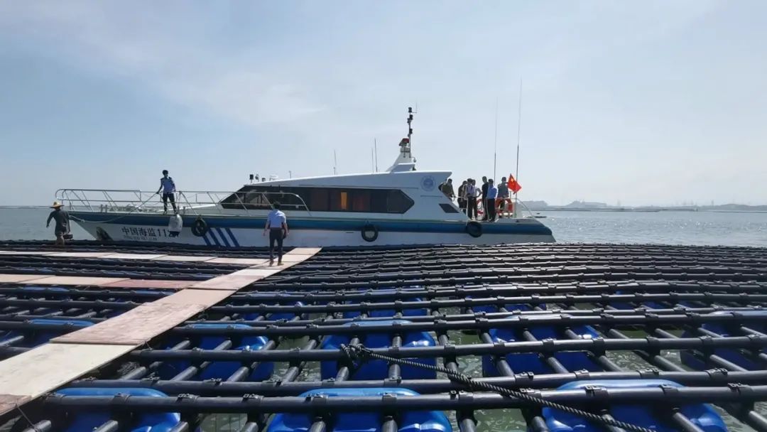 亞通資訊 | “大美邊疆”紀(jì)錄片團(tuán)隊，前往考察亞通新型抗風(fēng)浪蠔排！